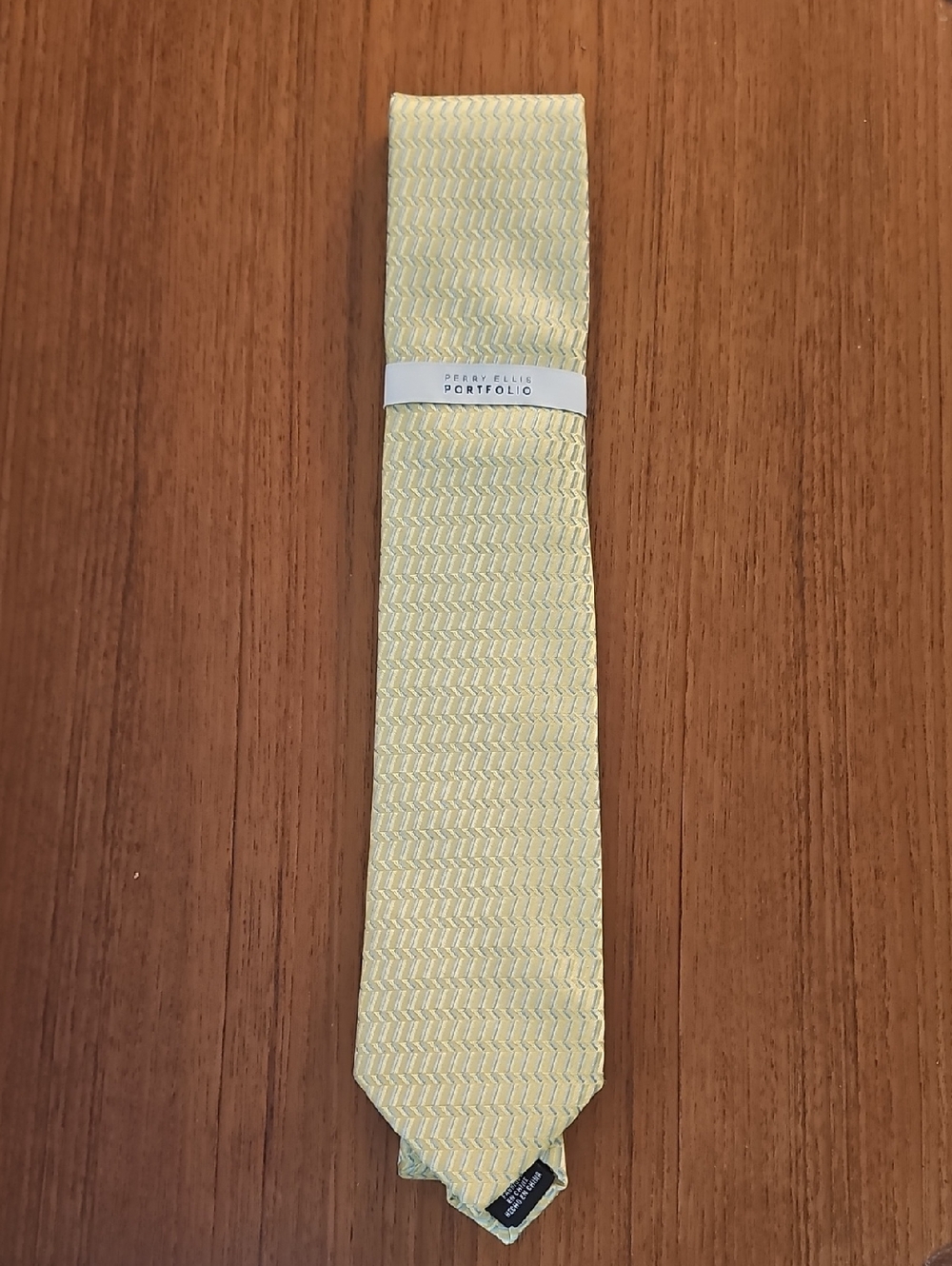 **NWT** Yellow With Light Blue Pattern Perry Ellis Portfolio Tie